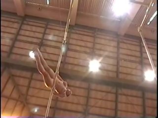 Corina - pusnuogis gymnastics