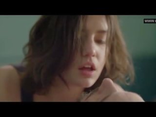 Adele exarchopoulos - топлес секс филм сцени - eperdument (2016)