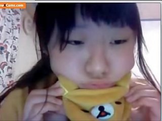Asiatique université étudiant avec grand seins sur webcam